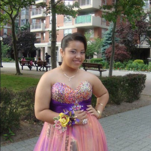 Formal dress - Picture 4 of 4